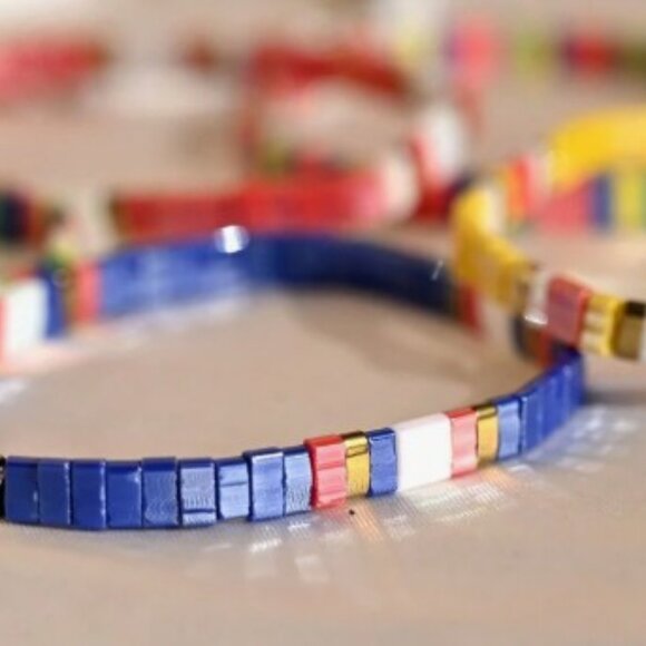 Beaded Chicklet Bracelet Tila beads / Bracelet perles de Tila élastique - Picture 1 of 3